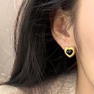 Black Heart Stone Titanium Steel Earrings